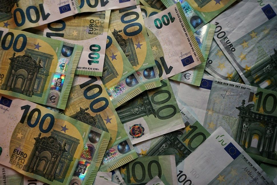 100 Euros