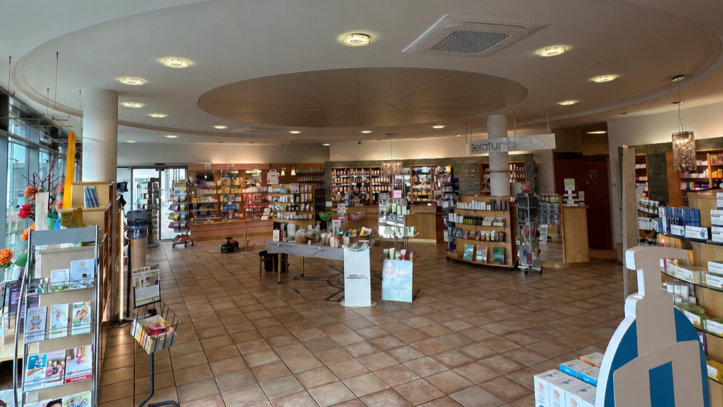 Apothekeninterieur vor Renovierung