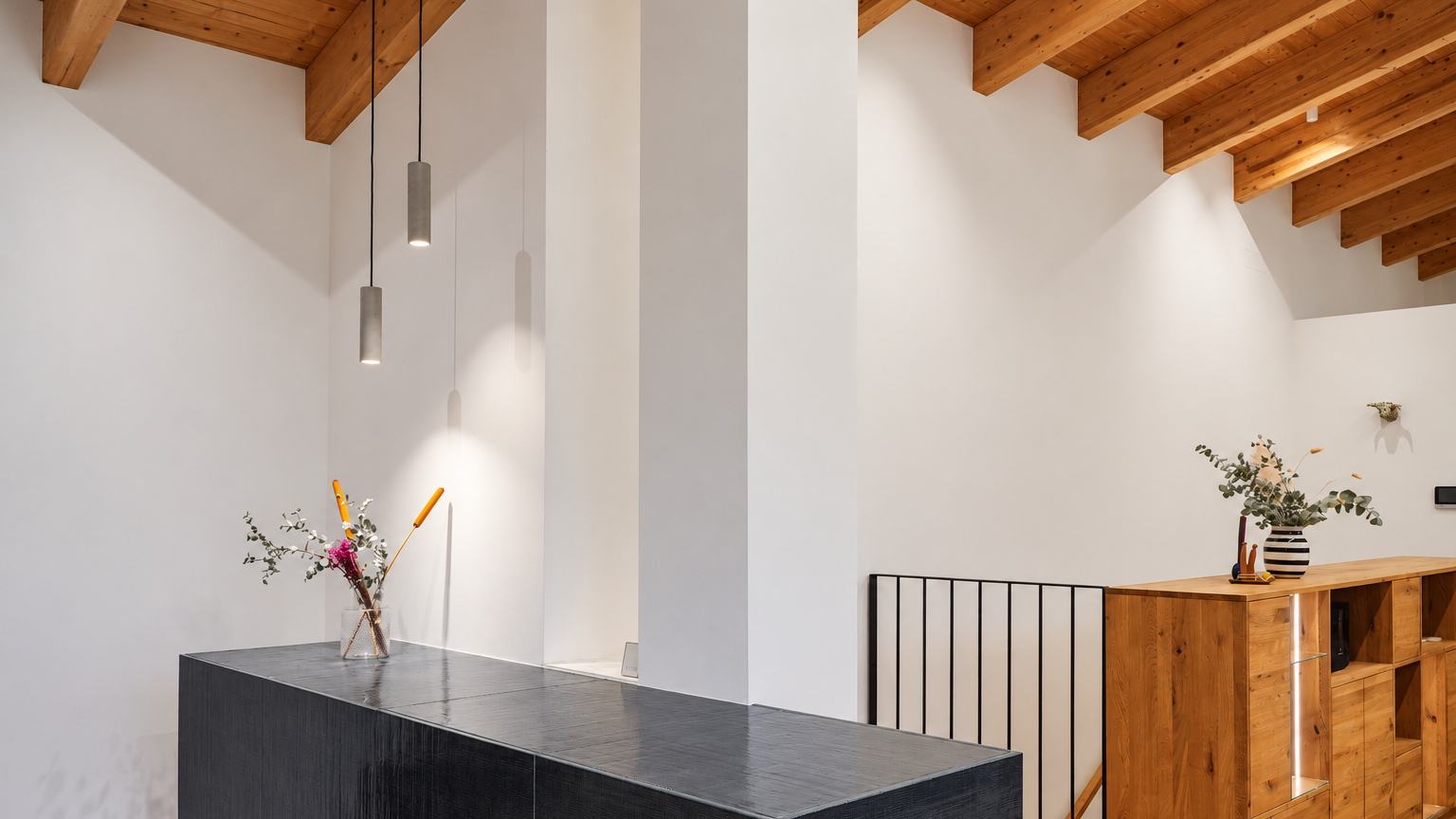 Helles Interieur mit Betonleuchten-16