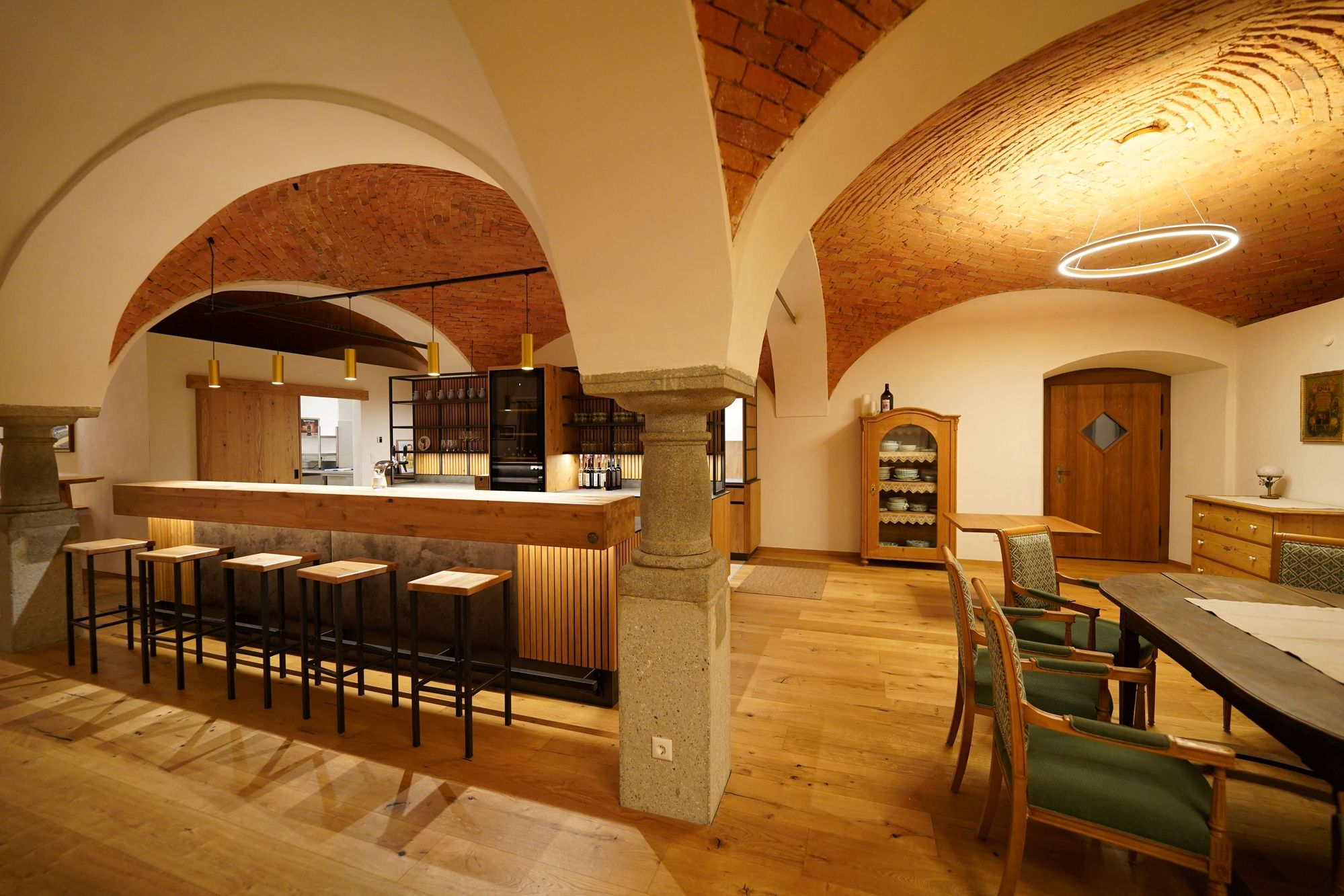 Heuriger Gerstmayr Wolfern Bar Tisch